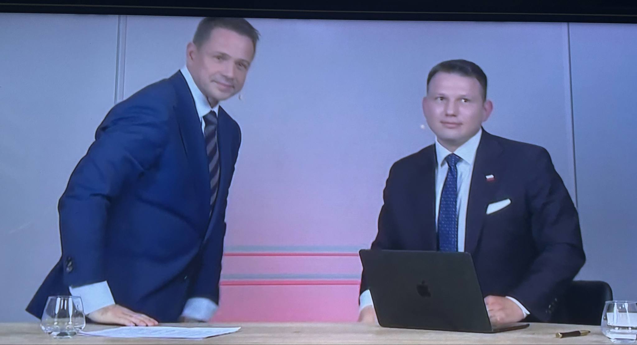 Tło