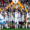 Piłkarze Tottenham Hotspur z europejskim trofeum