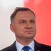Konflikt na Bliskim Wschodzie zmienia trasę lotu prezydenta Andrzeja Dudy – powrót opóźniony!