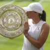 Nowa królowa Wimbledonu. Iga Świątek wygrywa na kortach trawiastych w Londynie