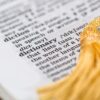 Skibidi i Tradwife w Cambridge Dictionary 2025: Jak Internet Kształtuje Język Angielski