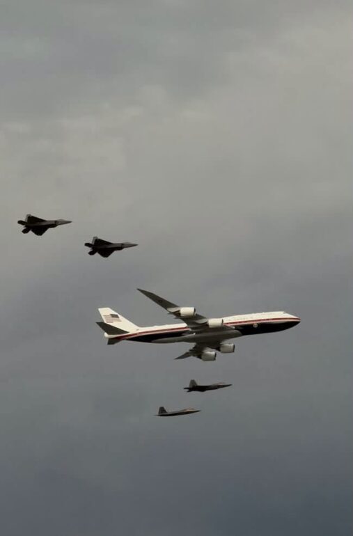 Przelot nowego Air Force One nad Kapitolem