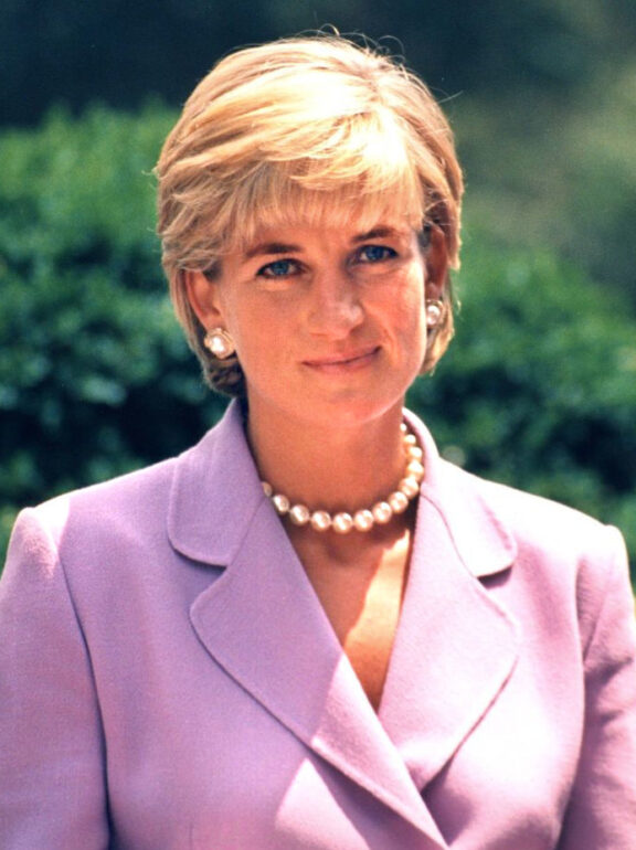 Księżna Diana w 1997 roku – Buckingham Palace odpowiada na książkę Earla Spencera