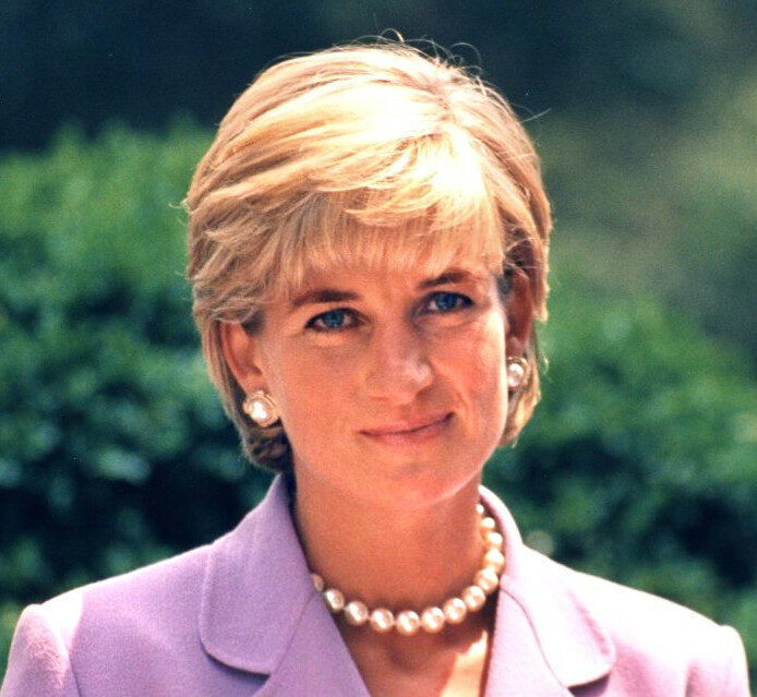 Księżna Diana w 1997 roku – Buckingham Palace odpowiada na książkę Earla Spencera