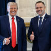 Donald Trump i Karol Nawrocki podczas spotkania w Białym Domu.