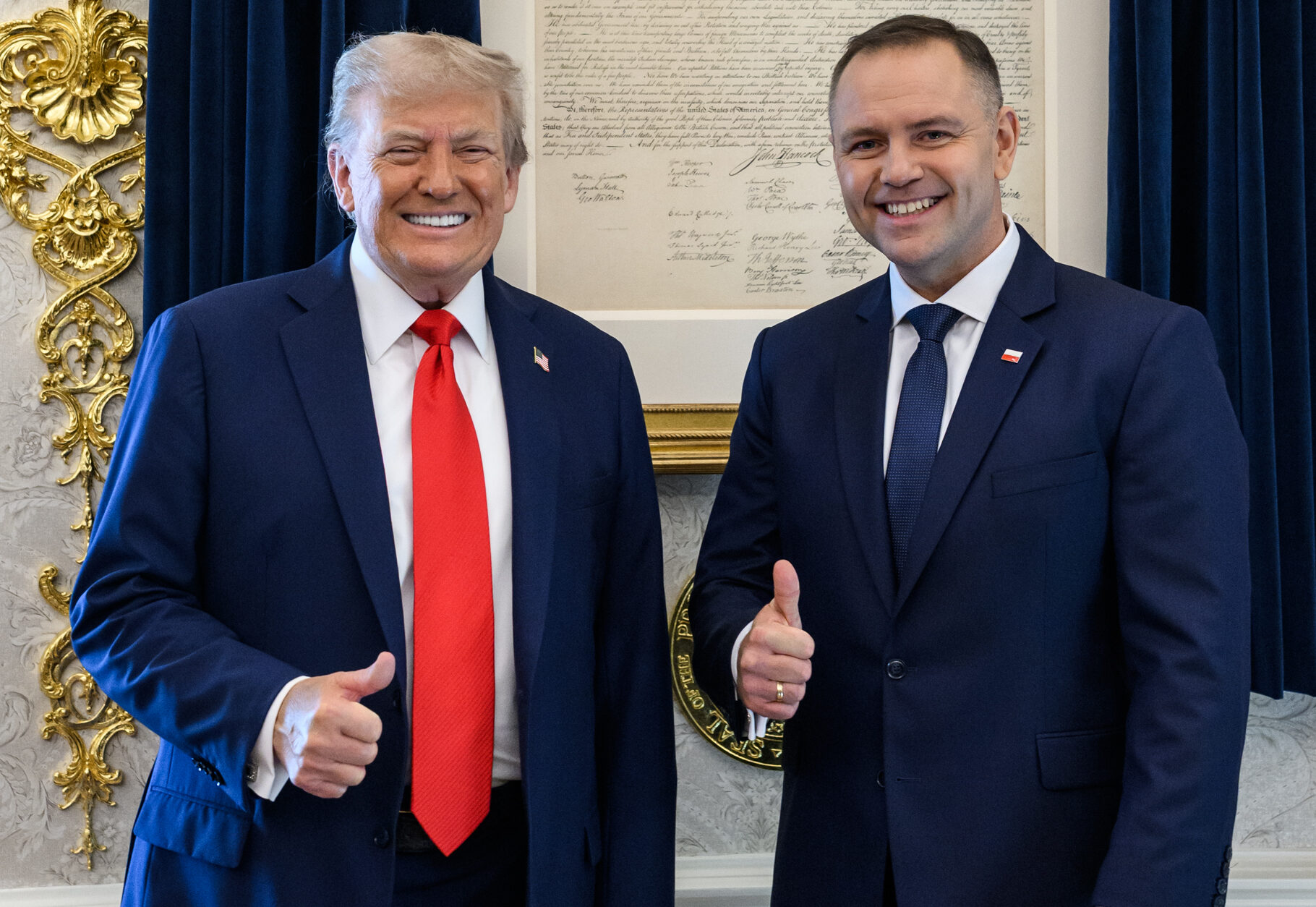 Donald Trump i Karol Nawrocki podczas spotkania w Białym Domu.