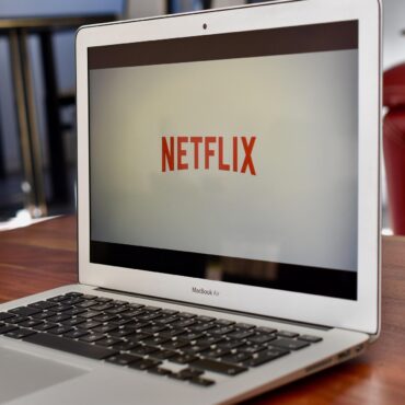 Tomasz Schuchardt i Sandra Drzymalska w serialu „Lalka” na Netflixie