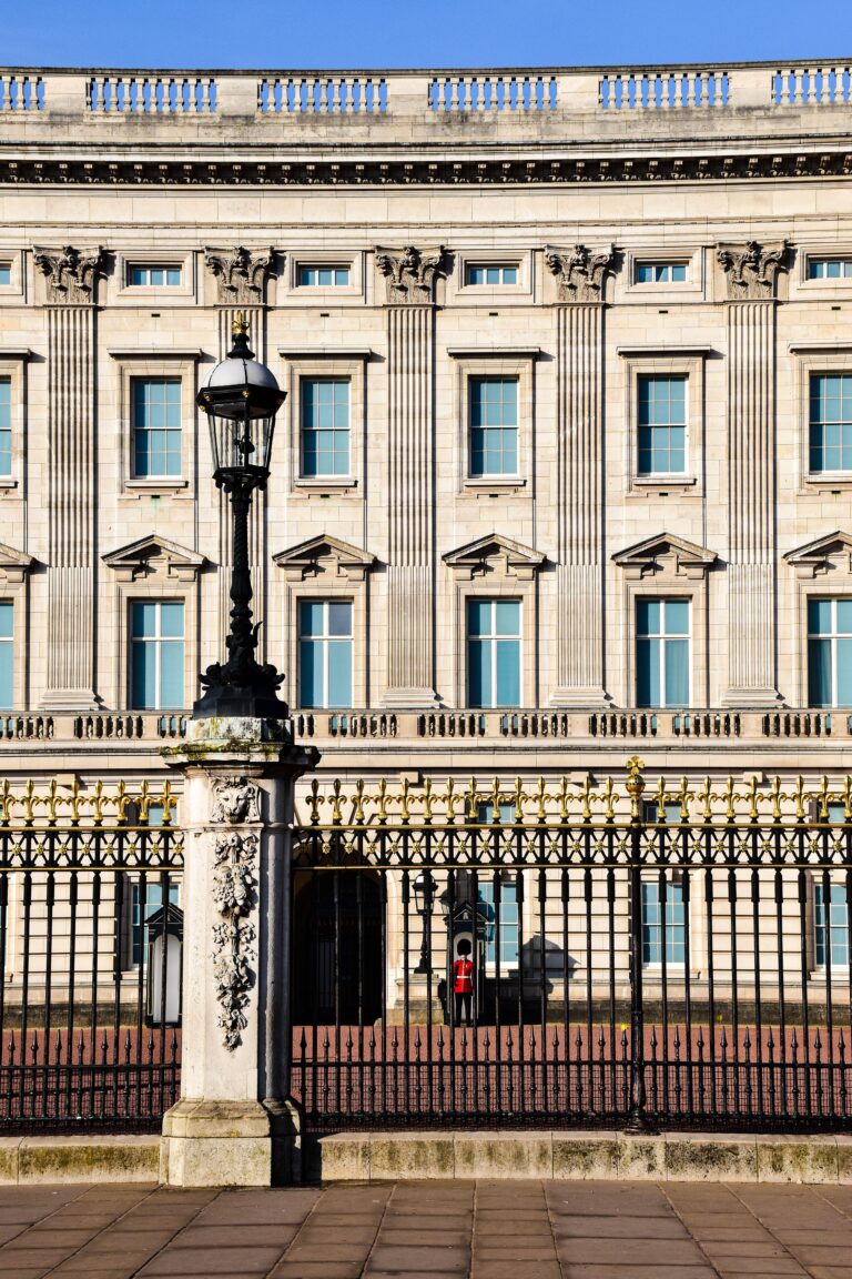 Harry i Meghan – Pałac Buckingham wyjaśnia status pary
