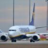 Samolot Ryanair na lotnisku – ceny biletów Ryanair i dopłata paliwowa