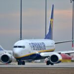 Samolot Ryanair na lotnisku – ceny biletów Ryanair i dopłata paliwowa