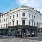 Historyczny pub w centrum Londynu, zdjęcie ilustracyjne do artykułu o Danielu Craigu
