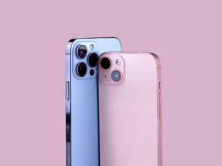 iphone - NOTE.radio - Polskie radio w UK | Polskie radio w Londynie Two smartphones shown from the back, one blue and one pink, with visible camera modules against a pink backdrop.